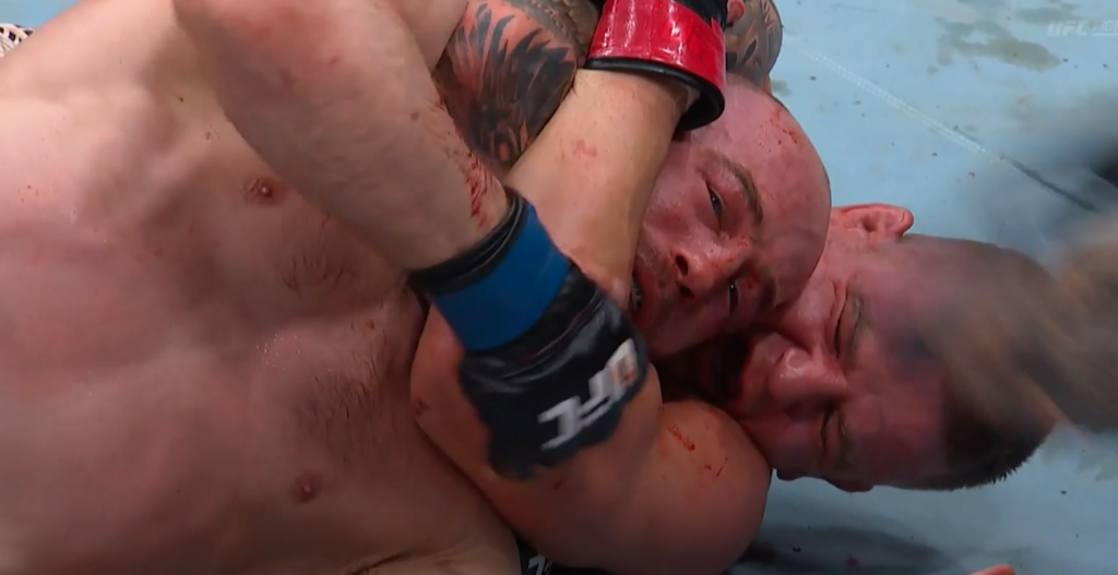 UFC 328: Grant Dawson poddał Mateusza Rębeckiego po brutalnej wojnie [WIDEO]