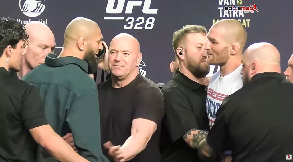 Chimaev kopnął Stricklanda podczas face to face przed UFC 328! [WIDEO]