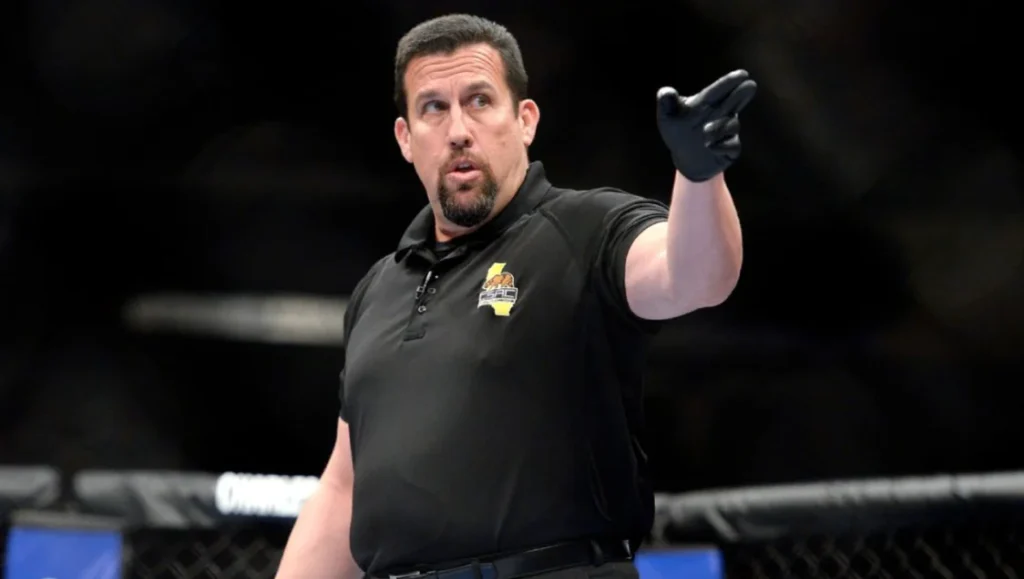 John McCarthy chce zmian w MMA. Wskazał problem z kategoriami wagowymi i wyjaśnił kontrowersyjną zasadę