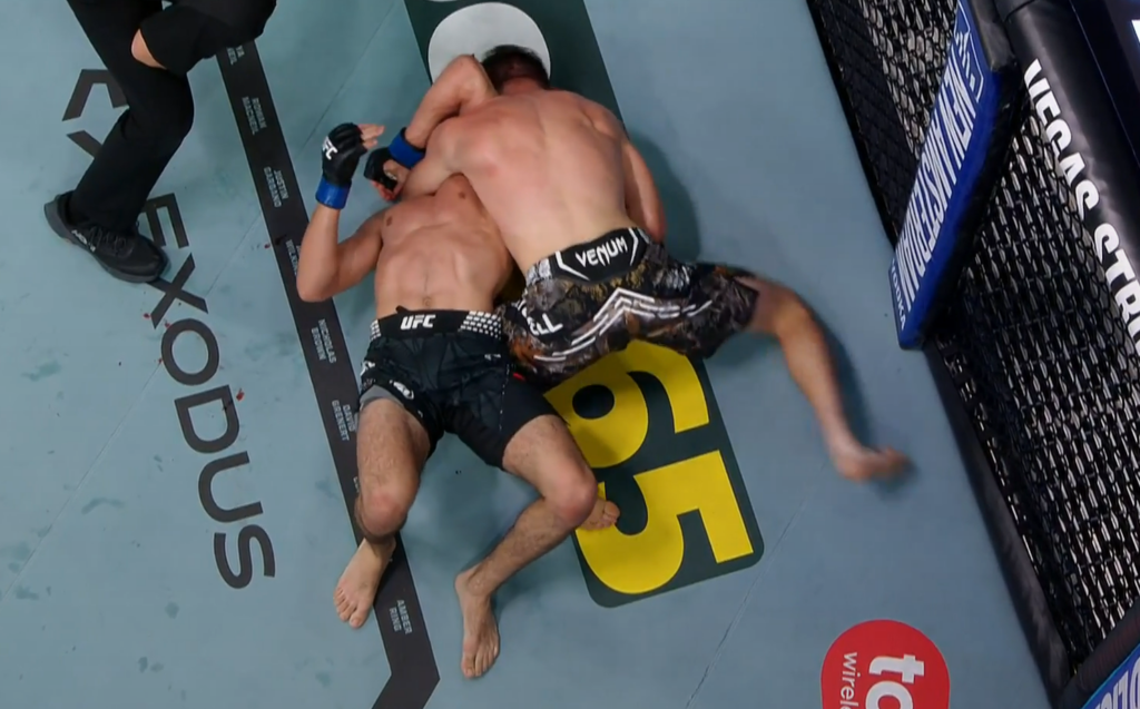 UFC Vegas 118: Bryce Mitchell poddał Santiago Lunę w końcówce walki [WIDEO]