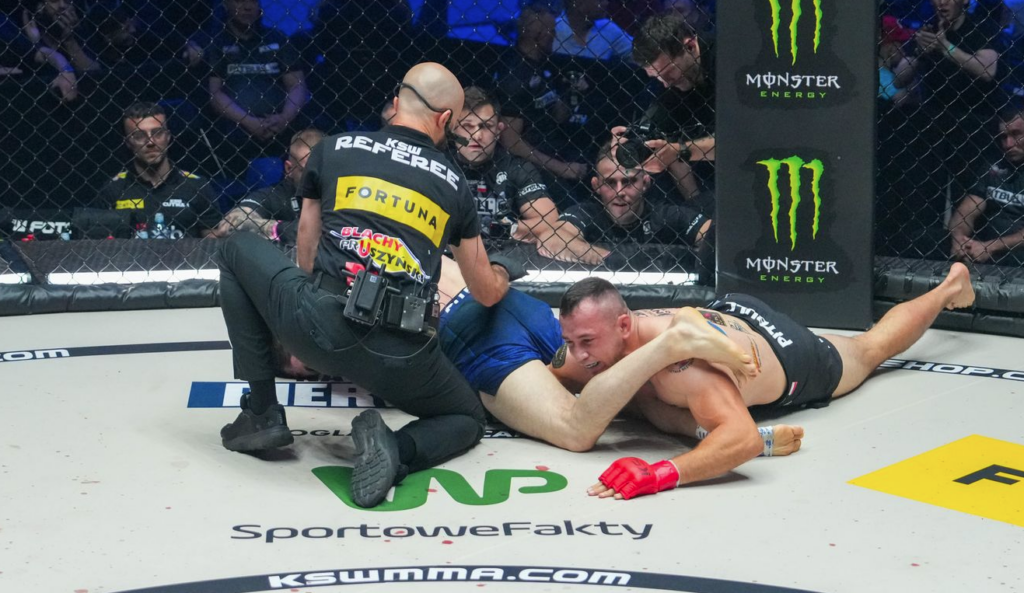 XTB KSW 119: Adam Masaev błyskawicznie poddał Konrada Rusińskiego! [WIDEO]