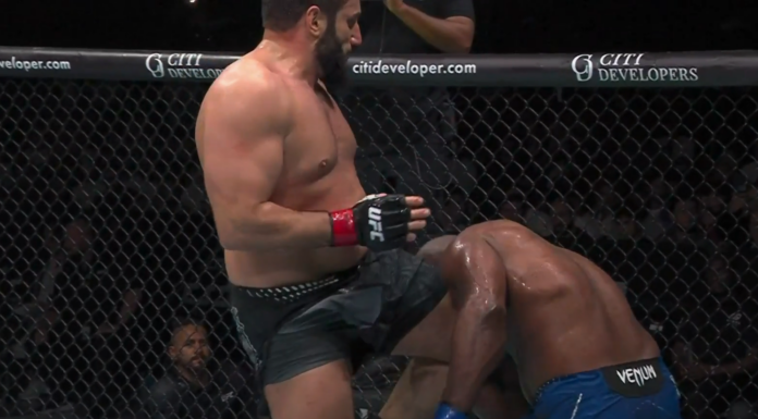 UFC Abu Dhabi: Rizvan Kuniev rozbił Tyrella Fortune’a! Kolana zakończyły pojedynek [WIDEO]