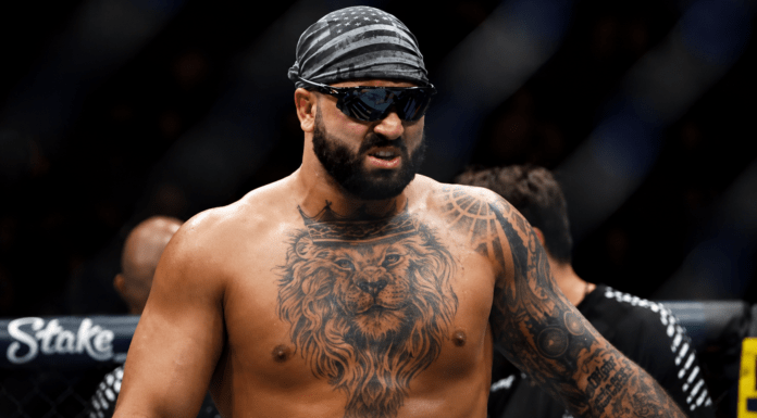 Josh Hokit chce walki o pas UFC. Domaga się pozbawienia Aspinalla tytułu