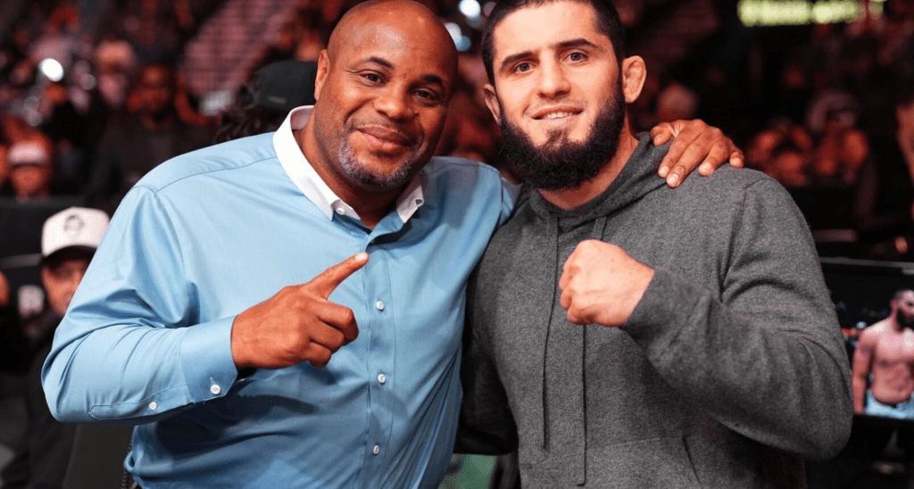 Daniel Cormier ocenił występ Islama Makhacheva na UFC 330