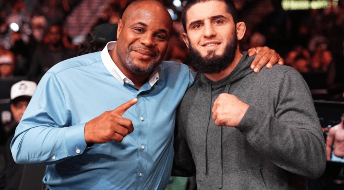 Daniel Cormier ocenił występ Islama Makhacheva na UFC 330