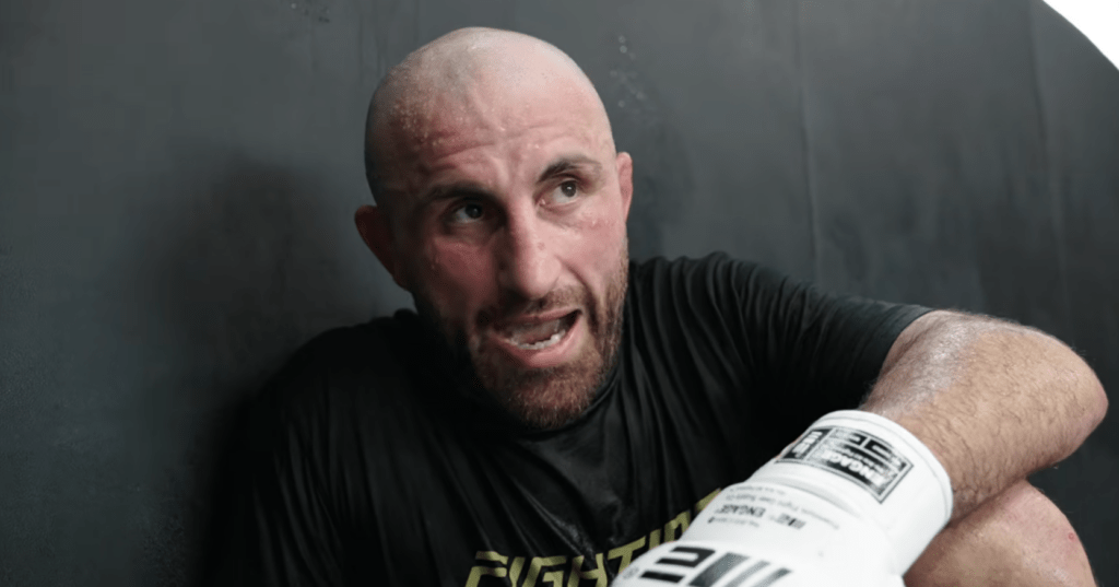 Volkanovski szykuje się do kolejnej obrony pasa: „Gramy tak, jakby walka była już potwierdzona” Volkanovski szykuje się do kolejnej obrony pasa: „Gramy tak, jakby walka była już potwierdzona”