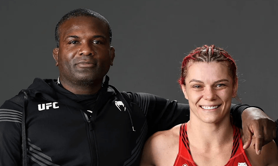 Din Thomas przeprasza Gillian Robertson: „Samolubnie ukradłem jej moment”